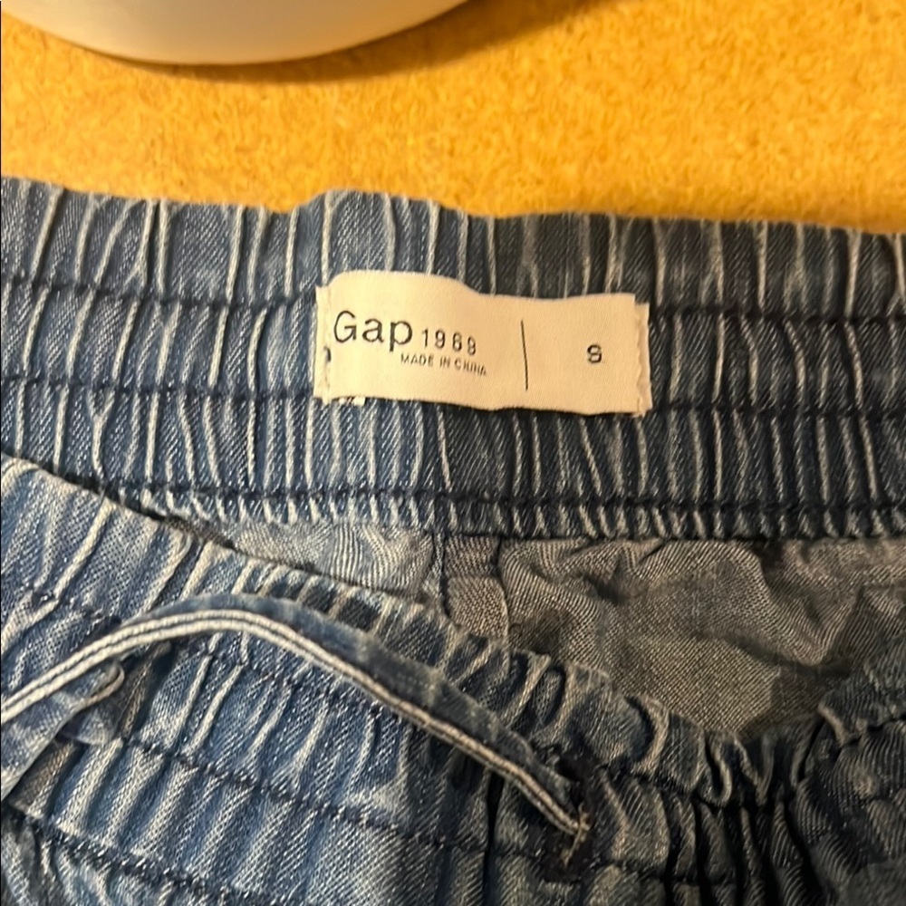Gap Women’s Blue Denim Drawstring Shorts Size 8 - Picture 2 of 16